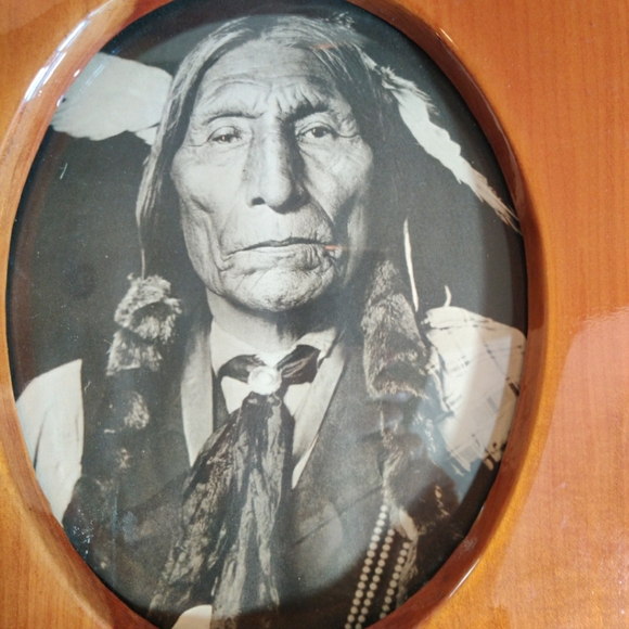 Vintage Cheyenne Native American Wolf Robe Photo In Handmade Wood Frame - Picture 2 of 12